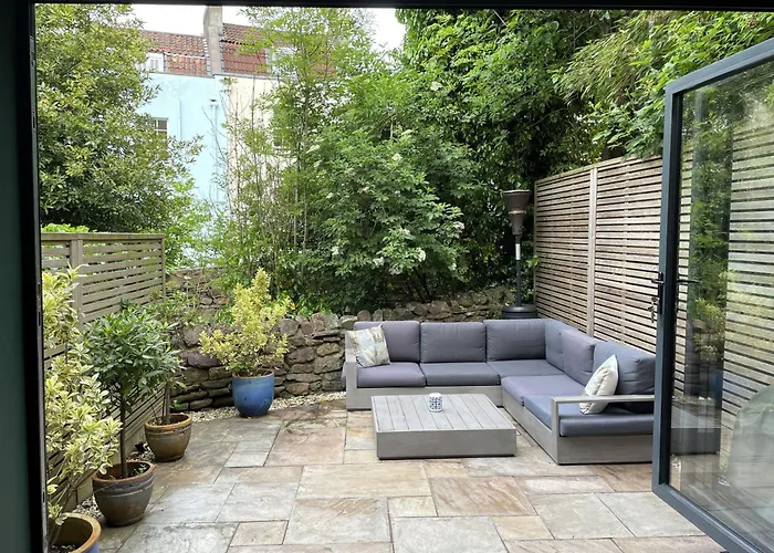 Fabulous Townhouse In Clifton